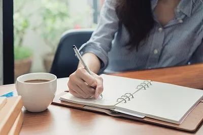 研發(fā)支出在資產(chǎn)負(fù)債里如何體現(xiàn)(研發(fā)支出在會計(jì)報(bào)表中的列式)